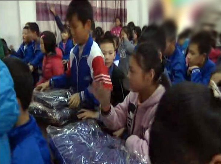 捐贈棉衣.jpg 捐贈棉衣.jpg